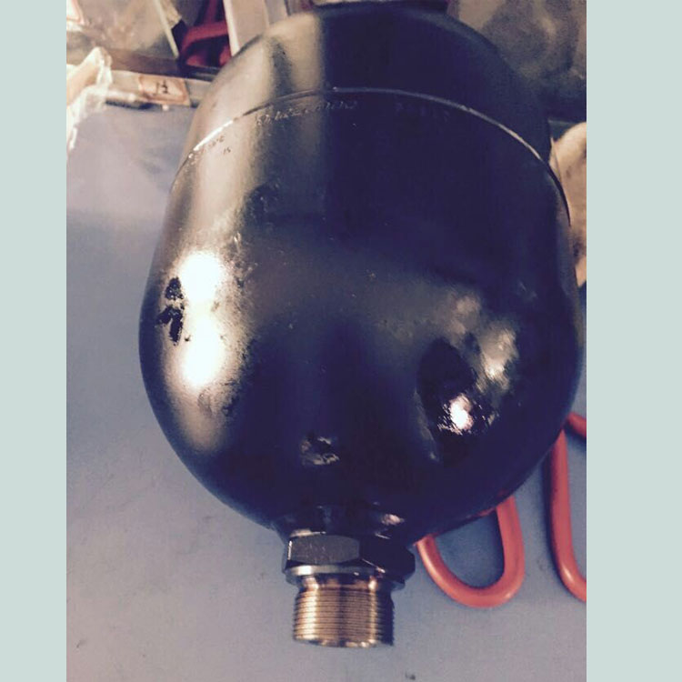 亞威數(shù)控磚塔沖床蓄能器